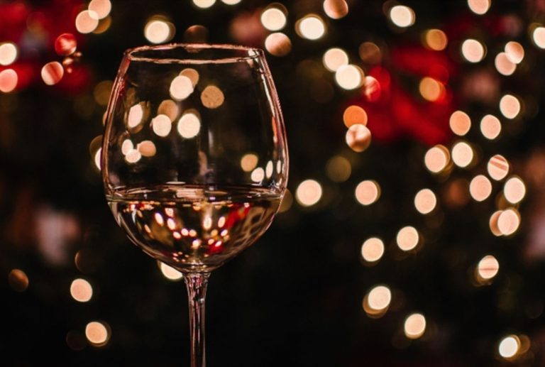 Festive Bar Night   785x525 2  708920129 768x517