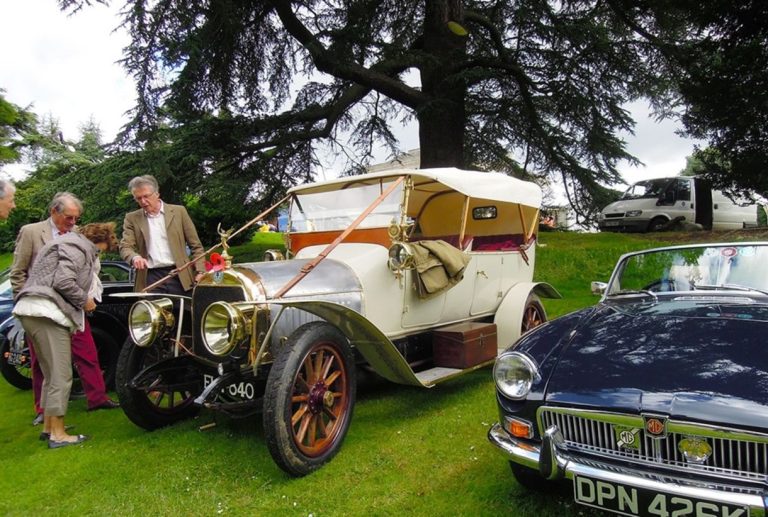 classic cars 2  2085873946 768x517